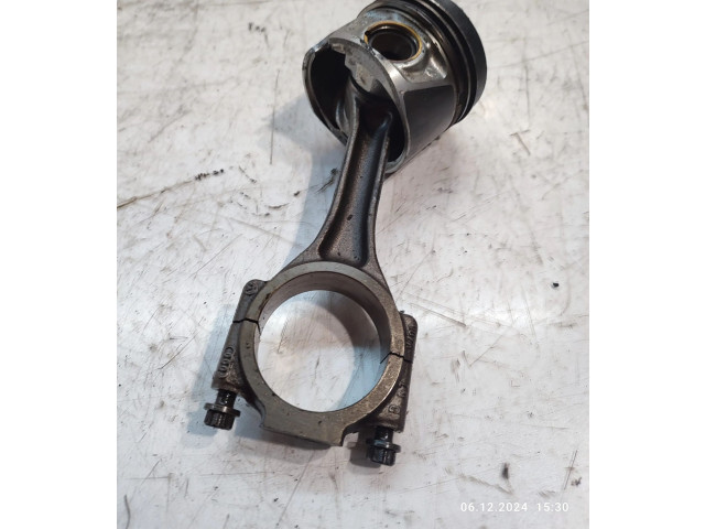 Píst Volkswagen Tiguan CFFB