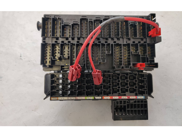 Блок предохранителей  357937039   Volkswagen Transporter - Caravelle T4    