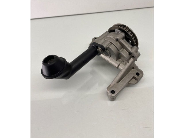 Масляный насос 03L115105B, 11021000 Skoda Octavia Mk2 (1Z)