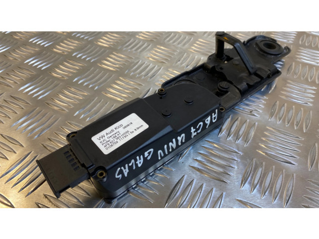 Притягиватель задней крышки