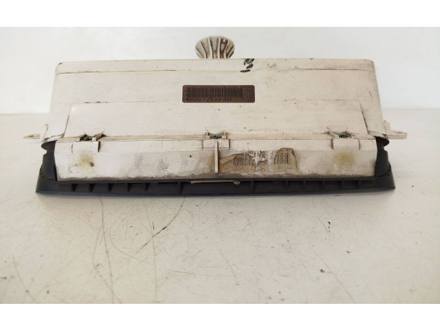 Панель приборов 81117788   Volkswagen PASSAT B4       