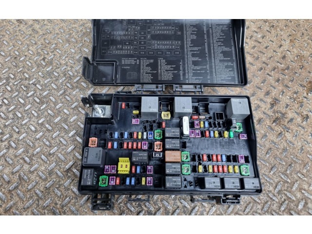 Блок предохранителей 68425203AB, P68425203AB   Jeep Grand Cherokee    