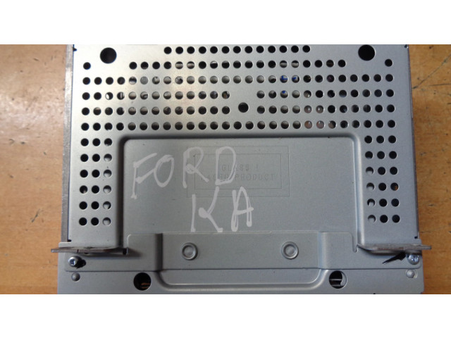 Радио/ проигрыватель CD/DVD / навигация