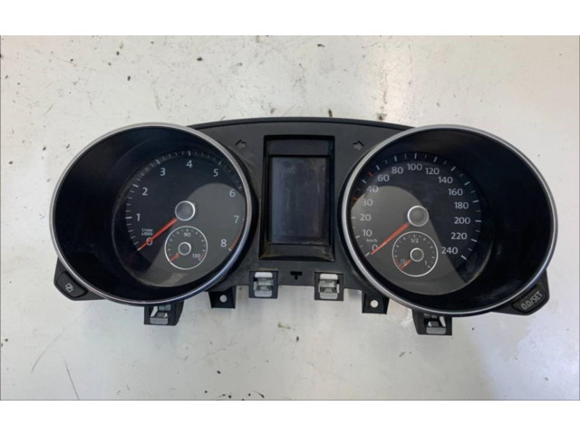 Панель приборов 5K0920860F   Volkswagen Golf VI       