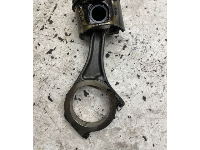 Поршень с шатуном V9X 120030177E Nissan Navara D40