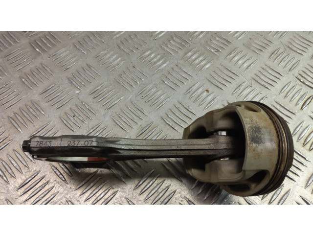 Píst 7843237 BMW 7 F01 F02 F03 F04 pro benzínový motor 4.4 N63B44 V8