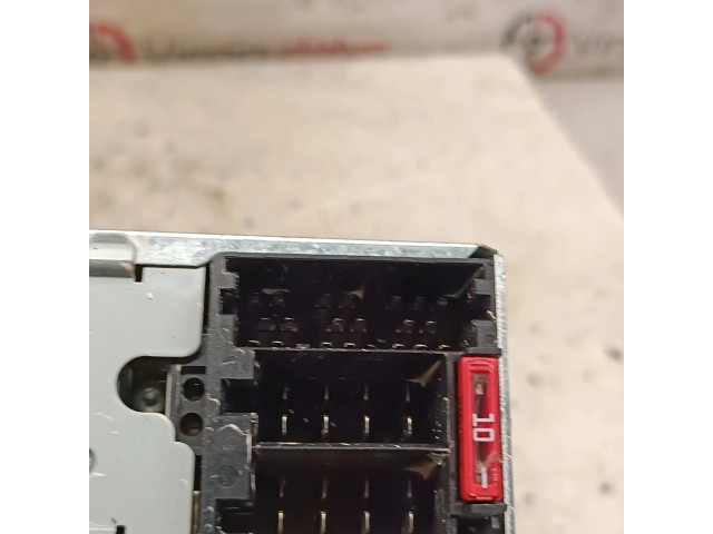 Радио/ проигрыватель CD/DVD / навигация