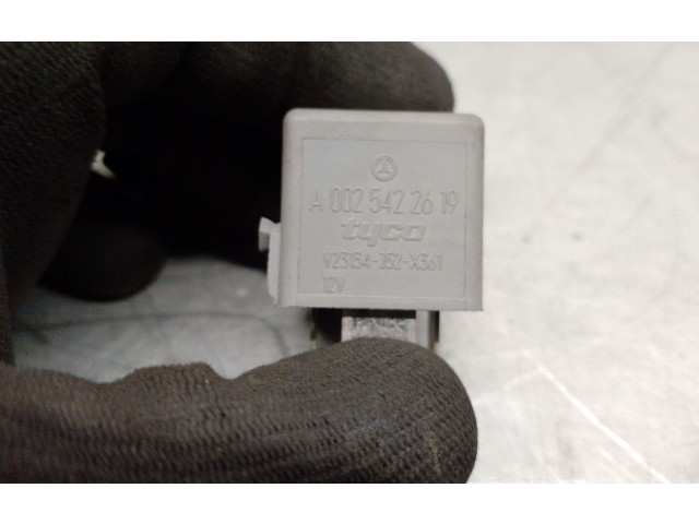 Pojistková skříňka A0025422619, V23134J52X361 Mercedes-Benz ML W163 2003