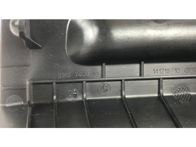 Другая деталь салона