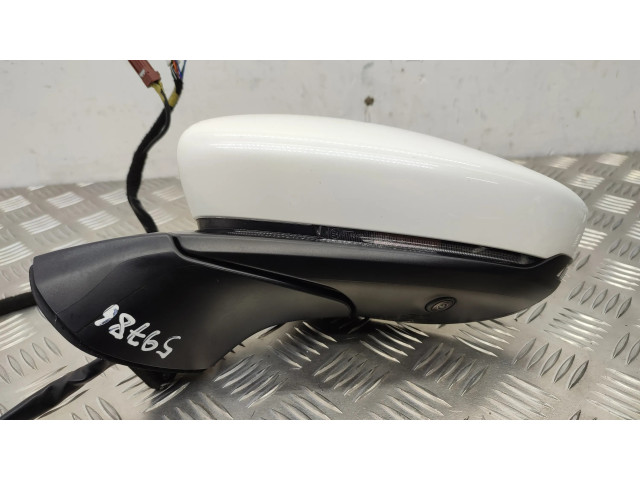 Зеркало электрическое левое Mazda 3 2019- года