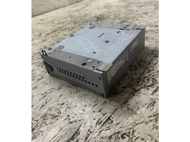 Радио/ проигрыватель CD/DVD / навигация