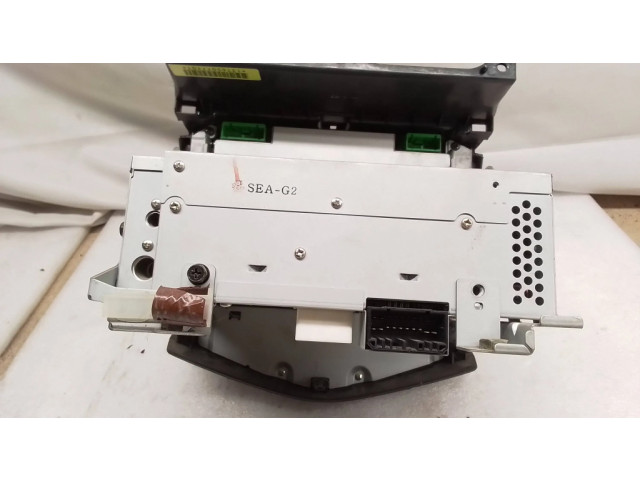 Радио/ проигрыватель CD/DVD / навигация