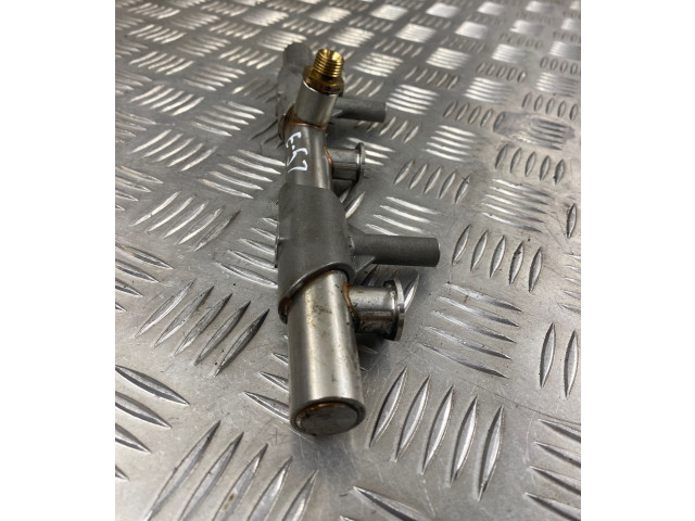 Vstřikovací lišta 06E130090AD Audi A8 S8 D4 4H