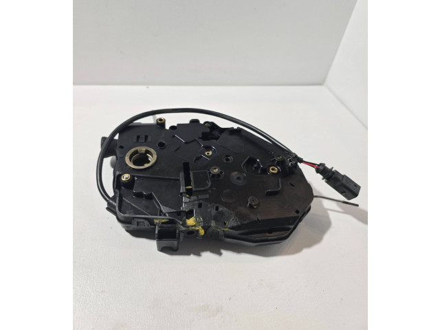 Zámek zadních dveří 2K0827201R, 22386 Volkswagen Caddy 2006