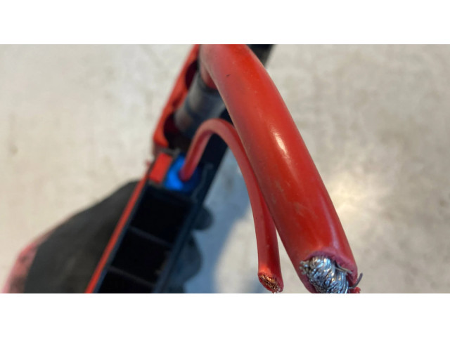 Узел подключения плюсовых проводов