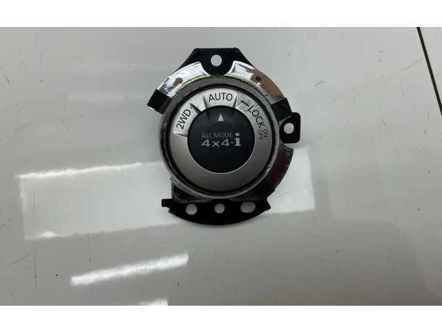 Pojistková skříňka Включатель блокировки дифференциалов 969U74CE2A Nissan X-Trail T32 2016