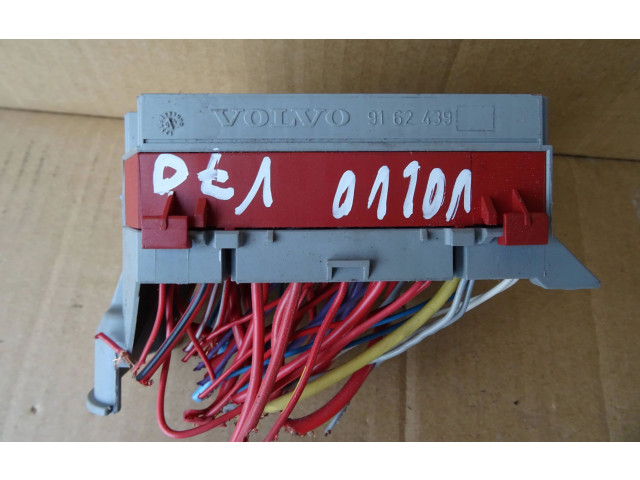 Блок предохранителей  9162439   Volvo V70    