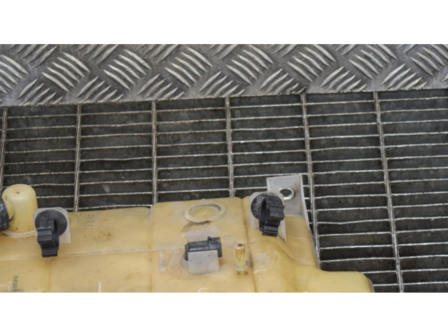 Расширительный бачок охлаждающей жидкости