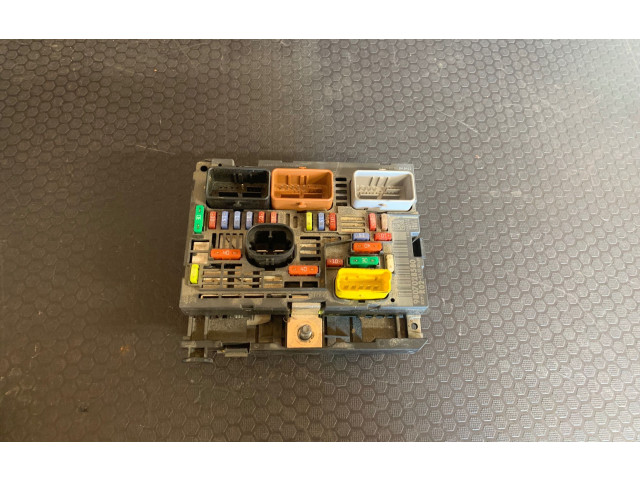 Pojistková skříňka 9807028580 Peugeot 5008 2010