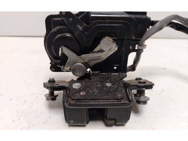 Замок багажника     Toyota Corolla Verso AR10 2004 - 2009 года