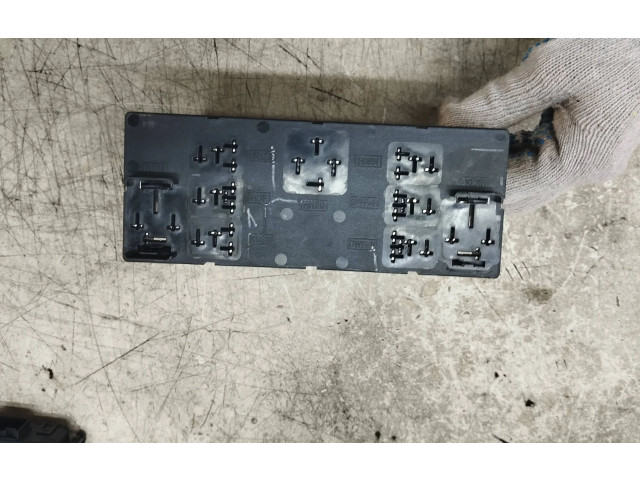 Блок предохранителей 3C0937049D, F005V00525   Volkswagen Jetta V    