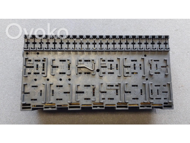 Блок предохранителей 357937039 Ford Galaxy