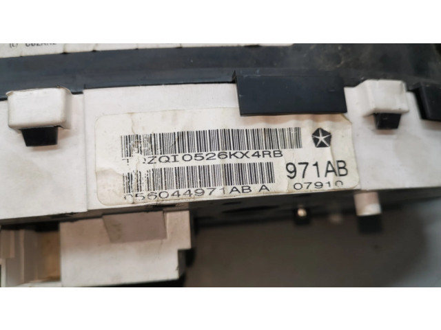 Přístrojová deska Dodge Grand Caravan 2003 056044971AB