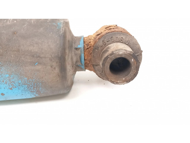 Передний амортизатор      