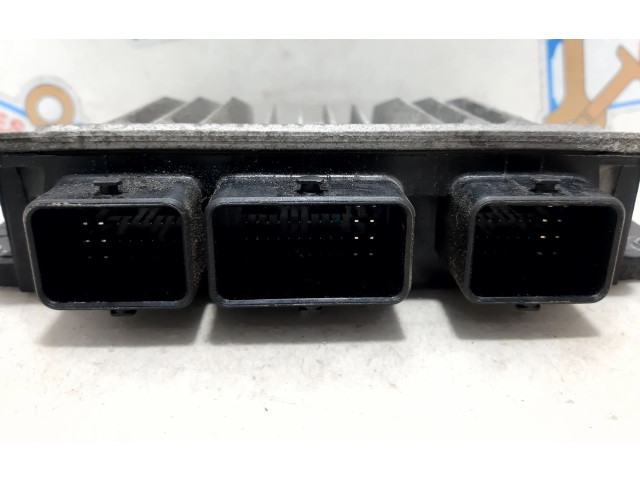 Блок управления двигателя 8201002106   Dacia Sandero