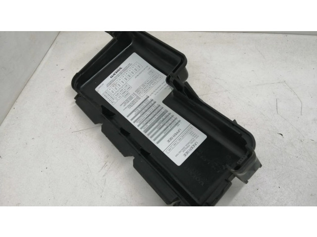 Крышка блока предохранителей 30728133 Volvo XC70