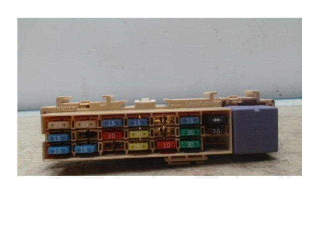 Блок предохранителей     Renault Clio III    