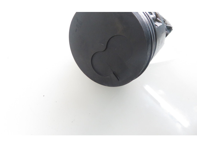 Píst Mitsubishi Pajero 4D56 T