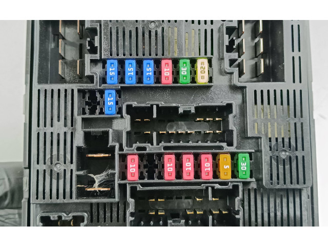 Блок предохранителей 284B76RA0A, L162305EE6 Mitsubishi Outlander IV