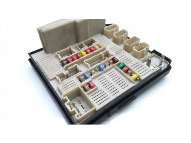   Pojistková skříňka 8200481866F   Renault Megane II 2006