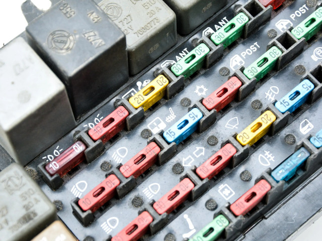 Pojistková skříňka 60565533 Alfa Romeo 164 1987