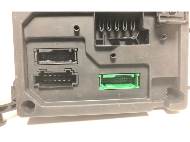 Блок предохранителей S108152001 Volkswagen Golf IV