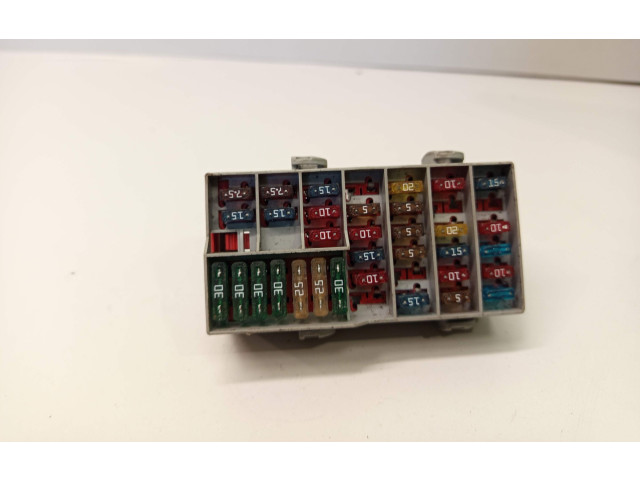 Блок предохранителей 8637669   Volvo XC90    