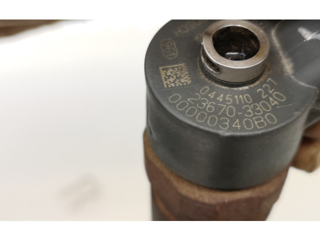 Vstřikovač 2367033040, 0445110227 Toyota Auris 150 pro naftový motor 1.4
