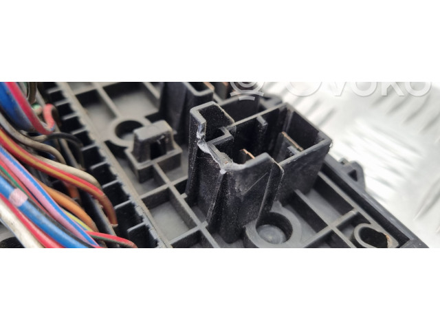 Pojistková skříňka 72404134 Nissan King Cab, Navara 2001