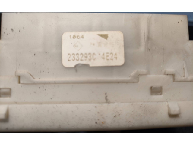 Блок предохранителей 1064, 233293C Renault Clio III