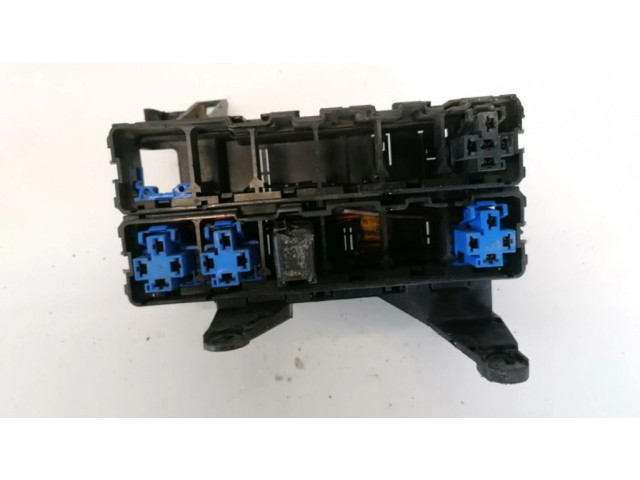 Блок предохранителей  71543087, 7154-3087   Nissan Primera    