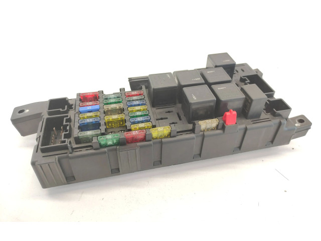 Блок предохранителей 30728008, 518828108 Volvo V70