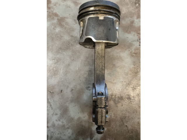  Поршень с шатуном    Nissan X-Trail T32  