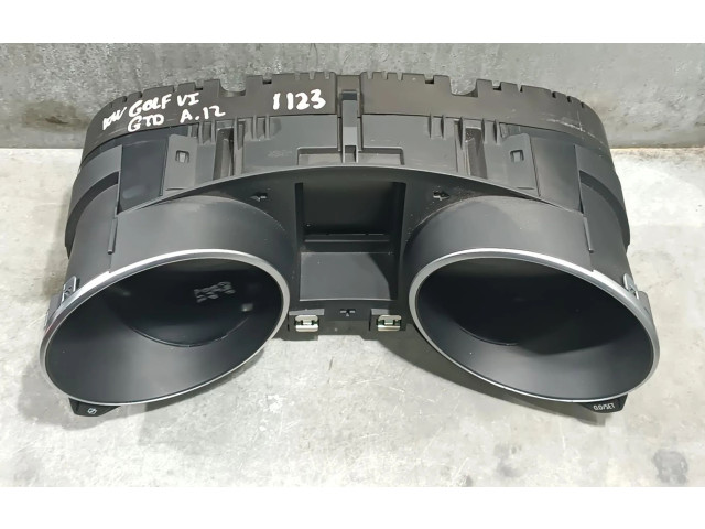 Панель приборов 5K6920872A   Volkswagen Golf VI       