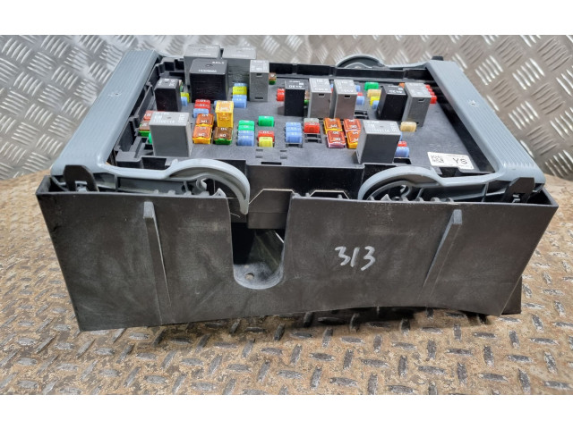 Pojistková skříňka 19210437, 15097981 Cadillac Escalade 2007