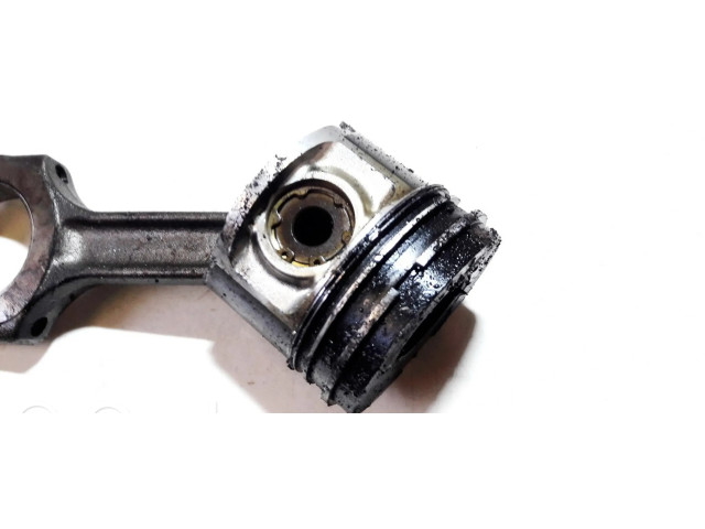 Píst Alfa Romeo 156 pro naftový motor 2.4