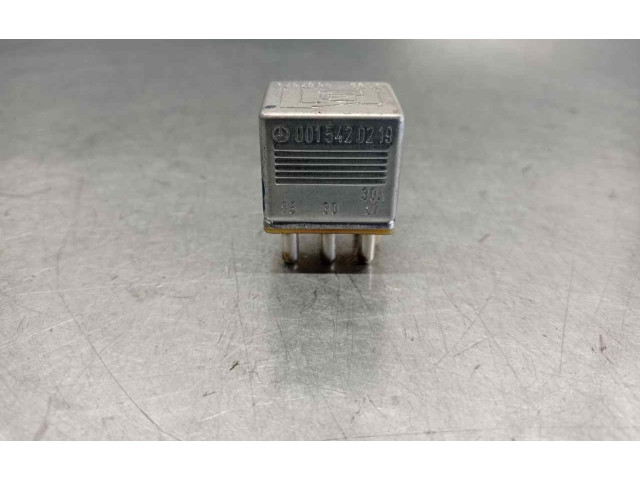 Pojistková skříňka 0015420219 Mercedes-Benz E W124 1995