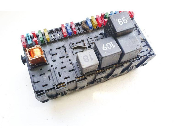 Блок предохранителей  357937039, 357937039   Volkswagen Golf III    