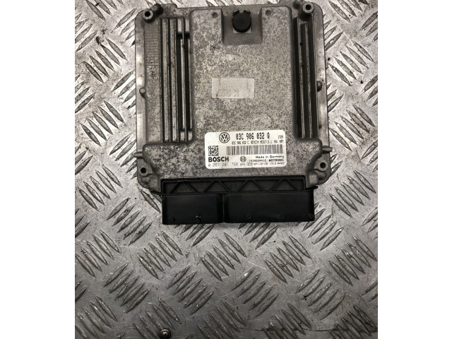 Блок управления двигателя 03C906032Q, 03C906032C   Volkswagen Golf Cross