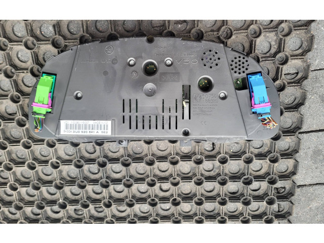 Панель приборов 3U0920841A, 110080115007 Skoda Superb B5 (3U)